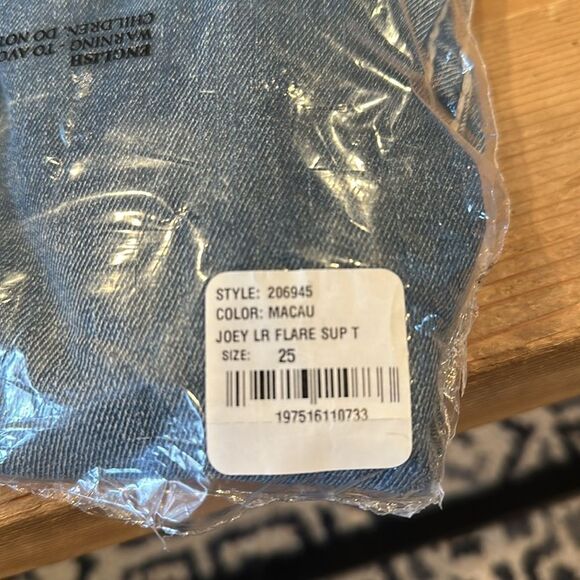 True Religion Women's Misses Joey Low Rise Flare Jean Macau Wash NEW with tag - Picture 4 of 4